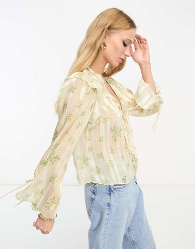 Blusa in chiffon color crema a fiori allacciata sul davanti con volant - River Island - Modalova