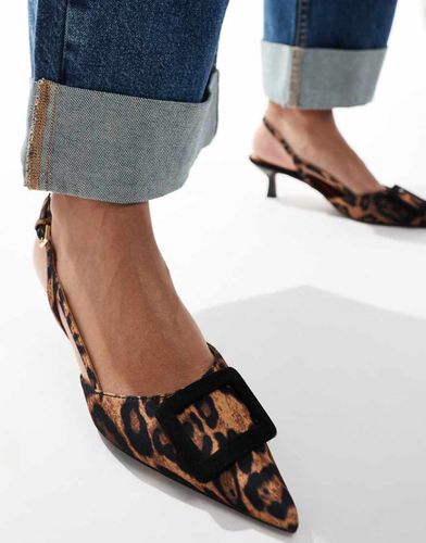 Scarpe con tacco e cinturino posteriore leopardate - River Island - Modalova