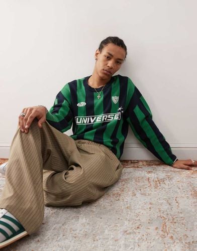 Alek - Maglione verde e a righe con stampa a tema calcio - Weekday - Modalova