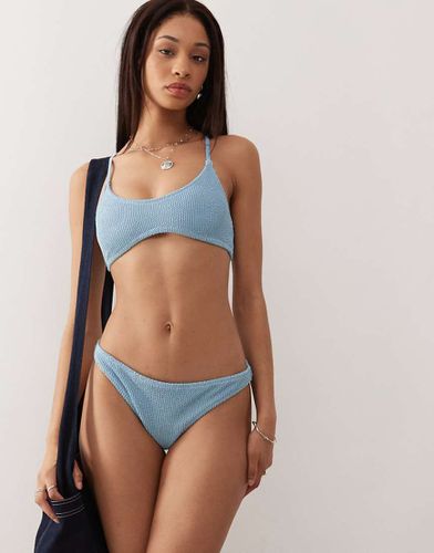 Ava - Slip bikini brasiliano in tessuto stropicciato - In esclusiva per ASOS - Weekday - Modalova