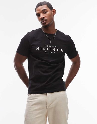 T-shirt nera con logo grande - Tommy Hilfiger - Modalova