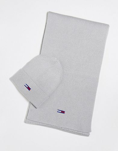 Coordinato con cappellino e sciarpa con logo - Tommy Jeans - Modalova