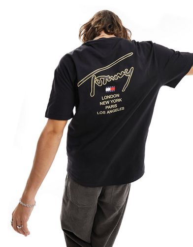 T-shirt unisex nera con firma classica del logo oro sul retro - Tommy Jeans - Modalova