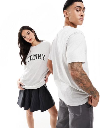 T-shirt unisex regular fit stile college grigia con logo - Tommy Jeans - Modalova