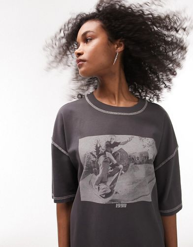T-shirt oversize grigio ardesia con stampa su licenza "Museum Of Youth" - Topshop - Modalova