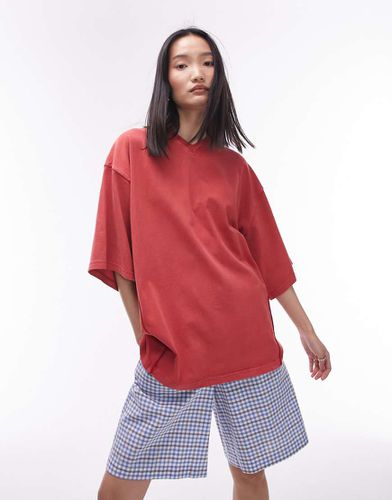 T-shirt oversize rossa lavaggio acido con scollo a V - Topshop - Modalova