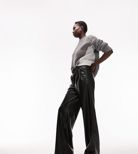 Pantaloni sartoriali a fondo super ampio in pelle sintetica neri - Topshop Tall - Modalova