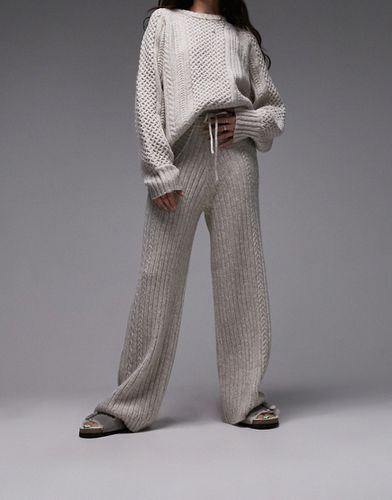 Completo da casa in maglia color avena lavorata a trecce con maglione e pantaloni a fondo ampio - Topshop - Modalova