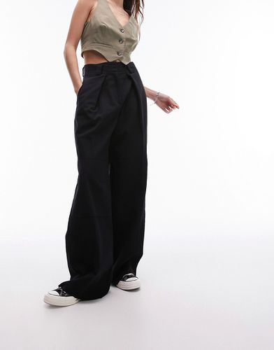 Pantaloni a fondo ampio sartoriali neri con pinces sul fondo - Topshop - Modalova