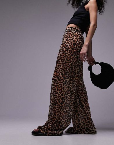 Pantaloni in tessuto stropicciato trasparente con stampa leopardata - Topshop - Modalova