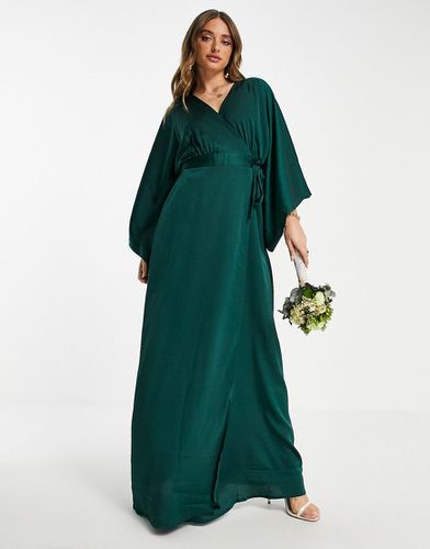 Vestito da damigella lungo a portafoglio in raso smeraldo con maniche stile kimono - TFNC - Modalova