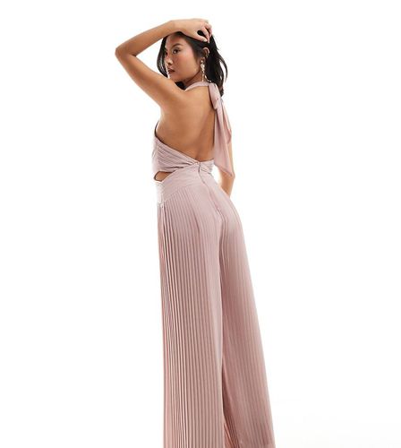 Tuta jumpsuit da damigella a fondo ampio tenue allacciata al collo in chiffon - TFNC Petite - Modalova