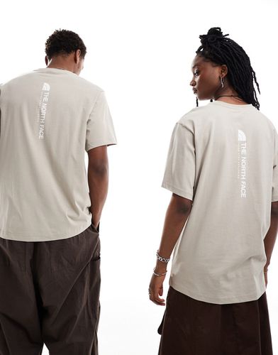 NSE - T-shirt oversize tortora con stampa del logo verticale sul retro - The North Face - Modalova
