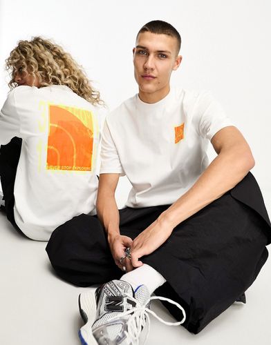 NSE - T-shirt unisex oversize pesante bianca con stampa sul retro - The North Face - Modalova