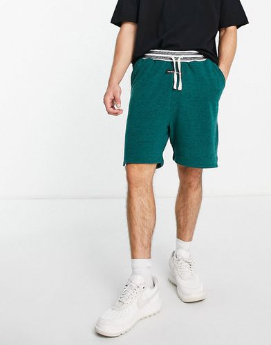 Pantaloncini in pile di jersey effetto peluche verdi in coordinato - The Couture Club - Modalova