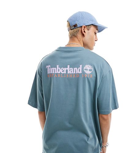 T-shirt oversize blu con logo grande sulla schiena - In esclusiva per ASOS - Timberland - Modalova