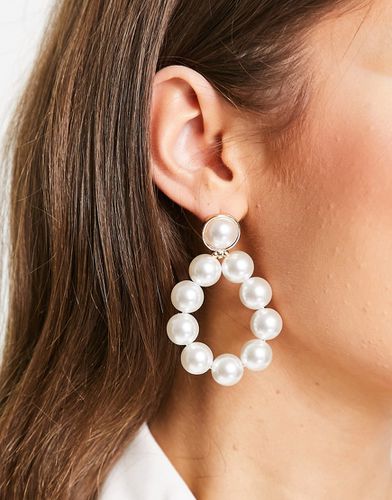 Orecchini pendenti importanti con perla - True Decadence - Modalova