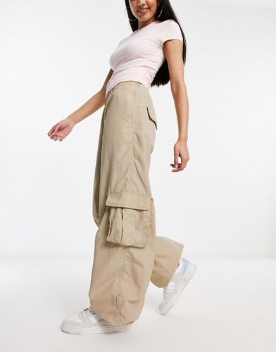 Pantaloni cargo beige stile paracadutista in nylon - Urban Classics - Modalova