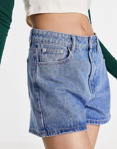 Pantaloncini di jeans a vita alta azzurri - Urban Revivo - Modalova