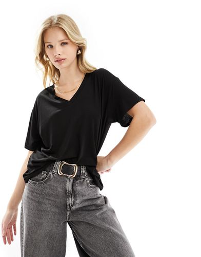 Aware Stay Black - T-shirt nera con scollo a V - Vero Moda - Modalova