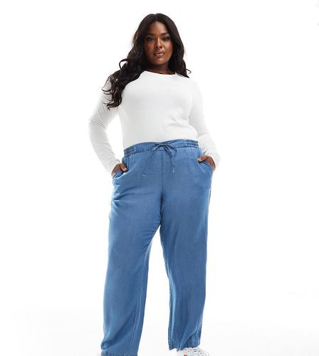 Pantaloni affusolati medio denim - Vero Moda Curve - Modalova