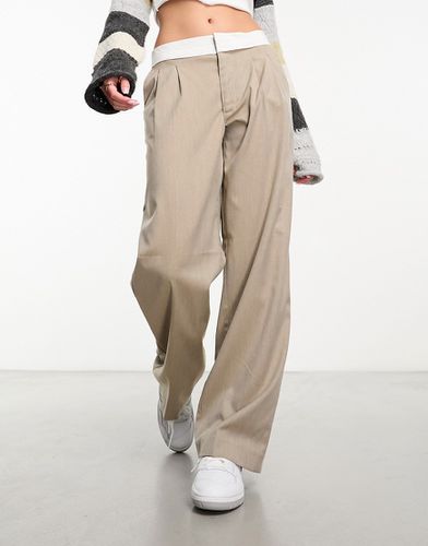 Pantaloni a fondo ampio color pietra con fascia in vita a vista - Vero Moda - Modalova