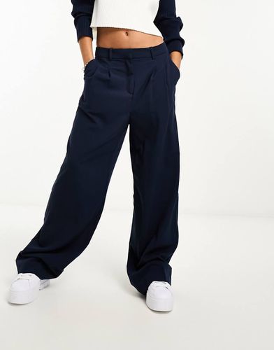 Pantaloni dad a fondo ampio navy con pieghe sul davanti - Vero Moda - Modalova