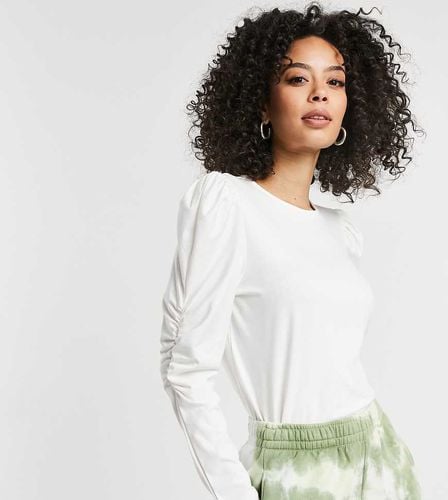 Top con maniche a sbuffo e polsini lunghi - Vero Moda Tall - Modalova