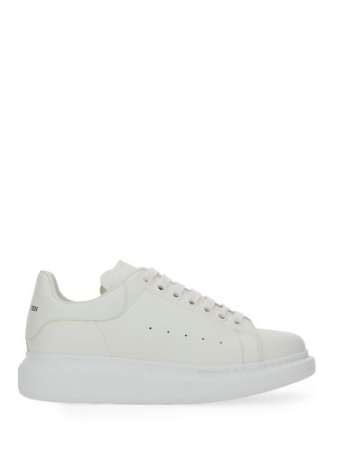 Alexander mcqueen oversized sneaker - alexander mcqueen - Modalova