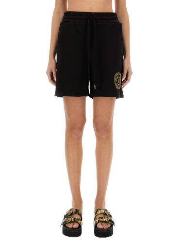 Sports shorts "v-emblem" - versace jeans couture - Modalova