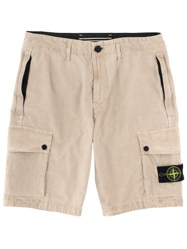 Cargo shorts with logo patch - stone island - Modalova