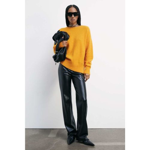 Flauschiger Pullover mit Rundhalsausschnitt - PATRIZIA PEPE - Modalova