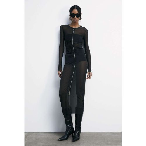 Dieses Midikleid aus elastischem, transparentem Tüll folgt Deiner Silhouette in sinnlicher Linie. Der durchgehende Zipper kreiert einen vielseitigen, - 8058701388677 - Modalova