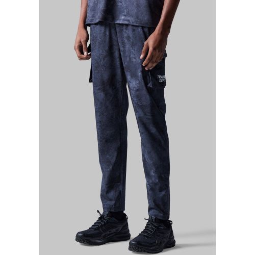 Pantaloni tuta Cargo Man Active per alta performance in fantasia militare - boohoo - Modalova