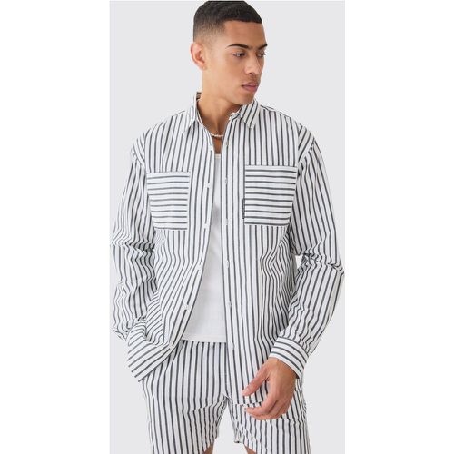 Camisa Oversize De Manga Larga Con Etiqueta Y Rayas - boohoo - Modalova