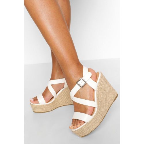 Alpargatas De Cuña Con Tiras - boohoo - Modalova