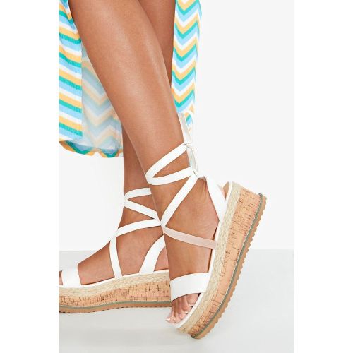 Alpargatas Con Plataforma Y Tiras Cruzadas - boohoo - Modalova