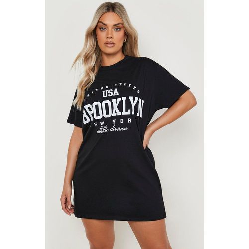 Vestido Camiseta Plus Oversize Con Eslogan Brooklyn - boohoo - Modalova