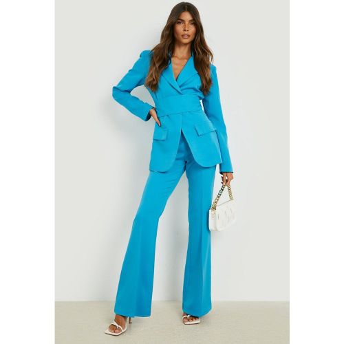 Pantalones De Traje Ajustados Con Campana - boohoo - Modalova