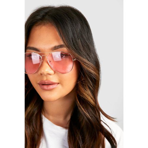 Occhiali da sole stile aviatore con lenti rosa - boohoo - Modalova