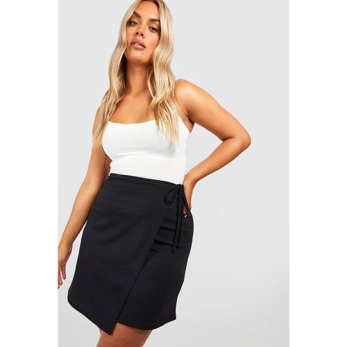 Minifalda Plus Cruzada De Tela Crepé - boohoo - Modalova