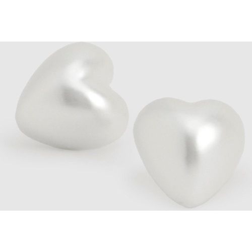 Pearl Heart Stud Earrings, Bianco - boohoo - Modalova