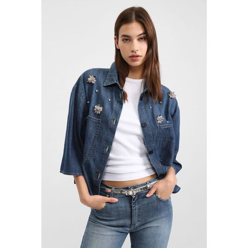 Camicia jeans cropped effetto délavé in cotone con strass - Please - Modalova