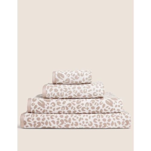 Pure Cotton Leopard Print Towel cream - Marks & Spencer - Modalova