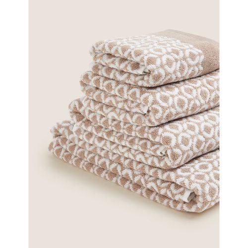 Pure Cotton Repeat Links Towel brown - Marks & Spencer - Modalova
