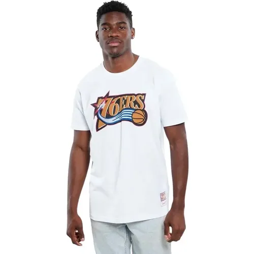 Bist du ein leidenschaftlicher Basketballfan und besonders von den Philadelphia 76ers? Dann ist dieses T-Shirt genau das Richtige für dich! Zeige sto - MAG8338775 - Modalova