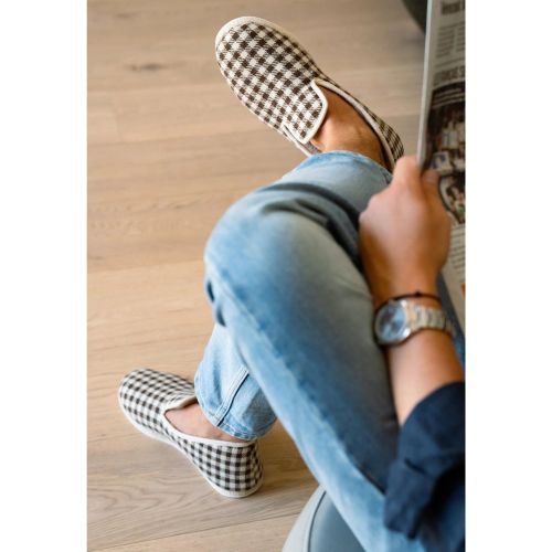 Die Francine Carreaux Café Crème ist eine Charentaise, da besteht kein Zweifel. Angenehm, warm und . Außenteil : Bio-Baumwollfell - Herkunft Portug - MAG11926400 - Modalova