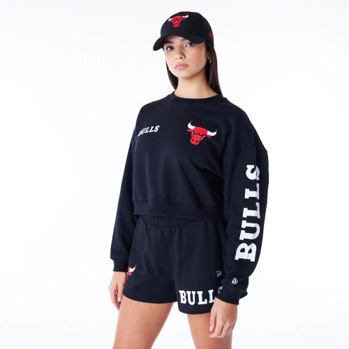 Chicago Bulls Womens NBA Wordmark Black Crop Crew Neck Sweatshirt female - New Era Cap - Modalova