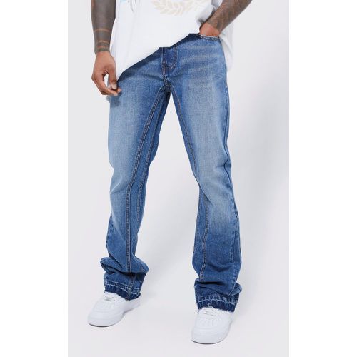 Jeans Slim Fit con pannelli a zampa e strappi sul ginocchio - boohoo - Modalova