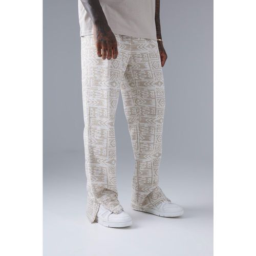 Pantaloni tuta Regular Fit in jacquard con stampa azteca e spacco sul fondo - boohoo - Modalova